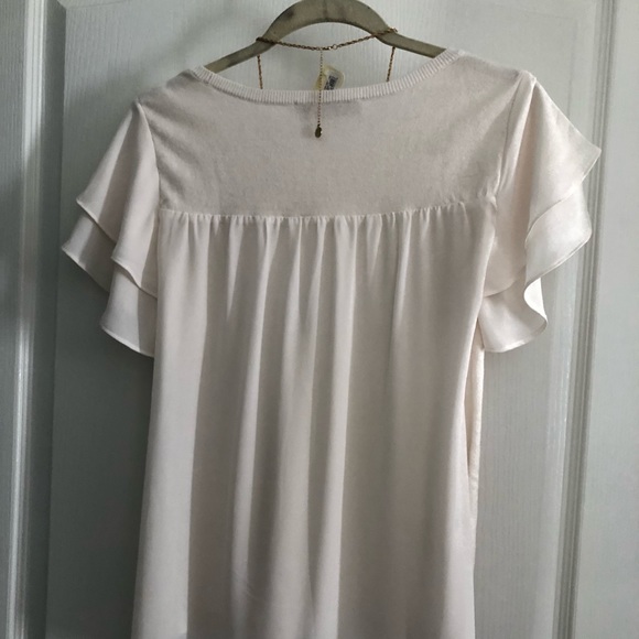 Classic ivory top with flutter sleeves - Picture 2 of 3